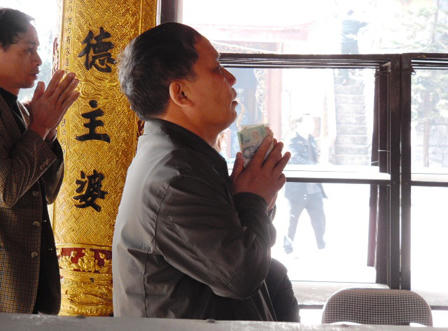 Đền Bà Chúa Kho “vắng lạ lùng” dịp cuối năm